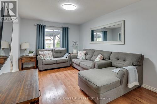 9 Ponds Edge Court, London, ON - Indoor Photo Showing Living Room