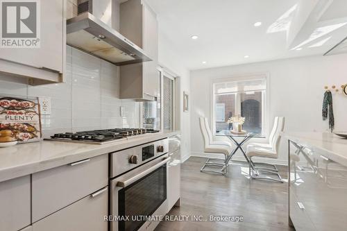 6 - 230 St. George Street, Toronto, ON - Indoor Photo Showing Kitchen With Upgraded Kitchen