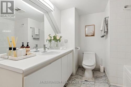 6 - 230 St. George Street, Toronto, ON - Indoor Photo Showing Bathroom