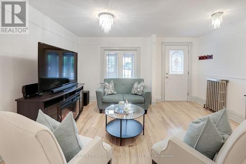 1659 Keele Street, Toronto, ON - Indoor Photo Showing Living Room