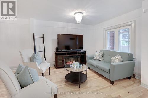 1659 Keele Street, Toronto, ON - Indoor Photo Showing Living Room