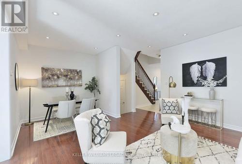 2475 Old Brompton Way, Oakville, ON - Indoor Photo Showing Living Room