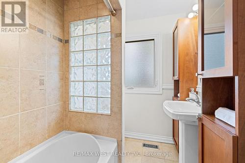 4 Markhall Avenue, Toronto, ON - Indoor Photo Showing Bathroom