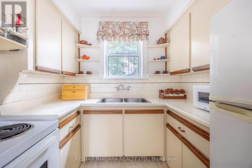 333 Glengarry Avenue, Toronto, ON - Indoor Photo Showing Kitchen