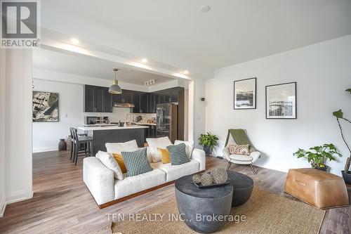 109 Sunflower Crescent, Thorold, ON - Indoor Photo Showing Living Room