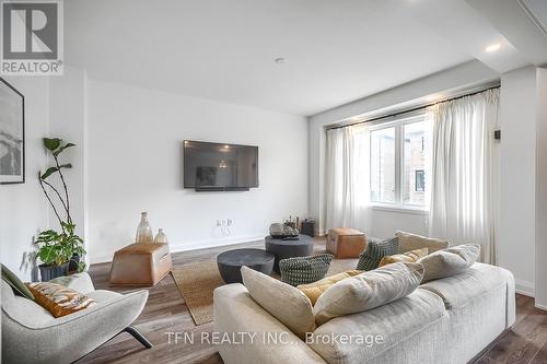 109 Sunflower Crescent, Thorold, ON - Indoor Photo Showing Living Room