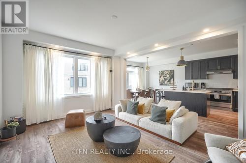 109 Sunflower Crescent, Thorold, ON - Indoor Photo Showing Living Room