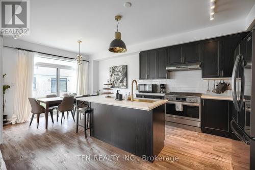 109 Sunflower Crescent, Thorold, ON - Indoor Photo Showing Kitchen With Upgraded Kitchen