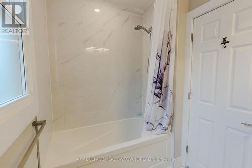 34 Clayburn Avenue, St. Catharines, ON - Indoor Photo Showing Bathroom