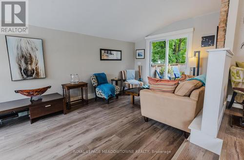 34 Clayburn Avenue, St. Catharines, ON - Indoor Photo Showing Living Room