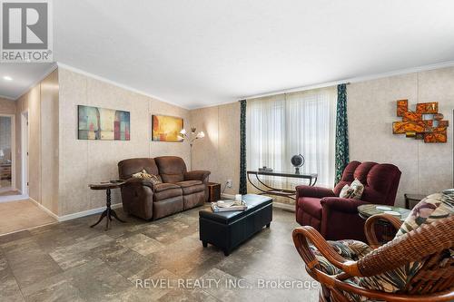 323 - 23 Four Mile Creek Road, Niagara-On-The-Lake, ON - Indoor Photo Showing Living Room