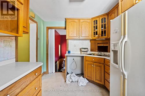 19 Christie Street, St. Catharines, ON - Indoor Photo Showing Kitchen With Double Sink