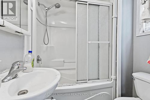 19 Christie Street, St. Catharines, ON - Indoor Photo Showing Bathroom