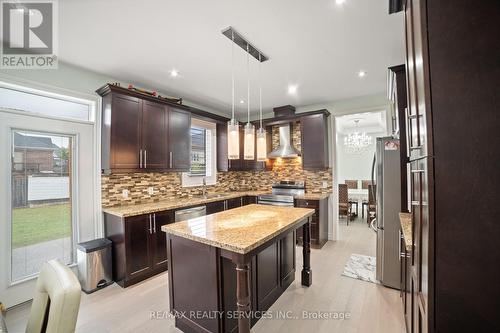 62 French Drive, Mono, ON - Indoor Photo Showing Kitchen With Upgraded Kitchen