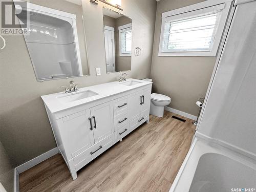 261 Conlin Drive, Swift Current, SK - Indoor Photo Showing Bathroom