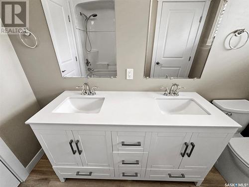 261 Conlin Drive, Swift Current, SK - Indoor Photo Showing Bathroom