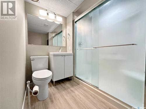 261 Conlin Drive, Swift Current, SK - Indoor Photo Showing Bathroom