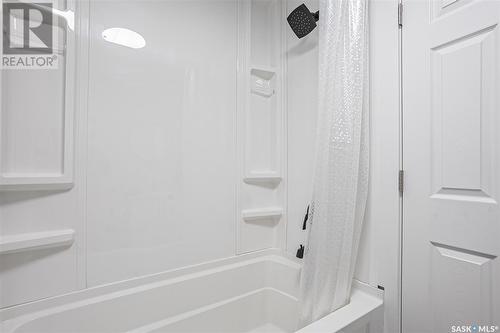 315 Wedge Road, Saskatoon, SK - Indoor Photo Showing Bathroom