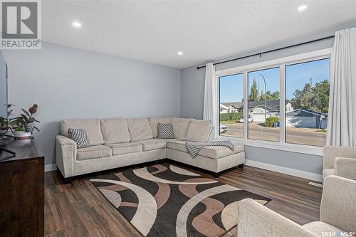 315 Wedge Road, Saskatoon, SK - Indoor Photo Showing Living Room