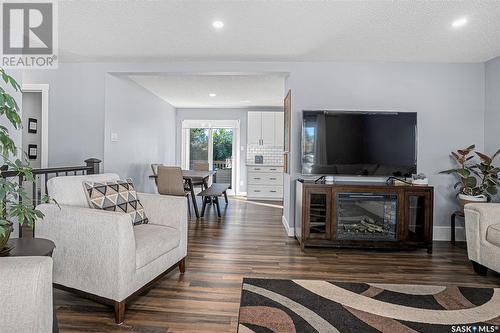 315 Wedge Road, Saskatoon, SK - Indoor Photo Showing Living Room