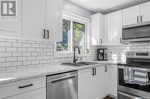 315 Wedge Road, Saskatoon, SK - Indoor Photo Showing Kitchen With Stainless Steel Kitchen With Double Sink With Upgraded Kitchen