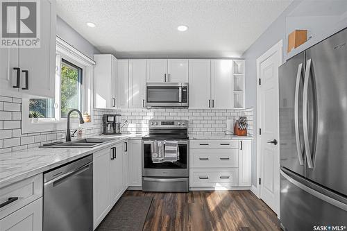 315 Wedge Road, Saskatoon, SK - Indoor Photo Showing Kitchen With Stainless Steel Kitchen With Upgraded Kitchen