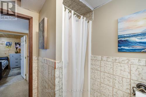 641 Montcalm Avenue, Oshawa (Vanier), ON - Indoor Photo Showing Bathroom