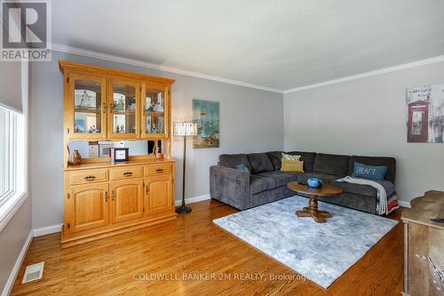 641 Montcalm Avenue, Oshawa (Vanier), ON - Indoor Photo Showing Living Room