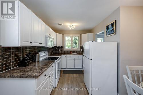 641 Montcalm Avenue, Oshawa (Vanier), ON - Indoor Photo Showing Kitchen With Double Sink