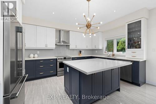 1739 Emberton Way, Innisfil, ON - Indoor Photo Showing Kitchen With Upgraded Kitchen