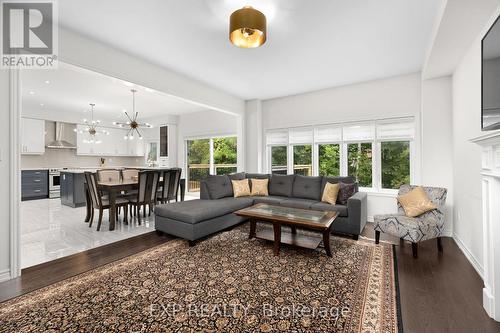 1739 Emberton Way, Innisfil, ON - Indoor Photo Showing Living Room