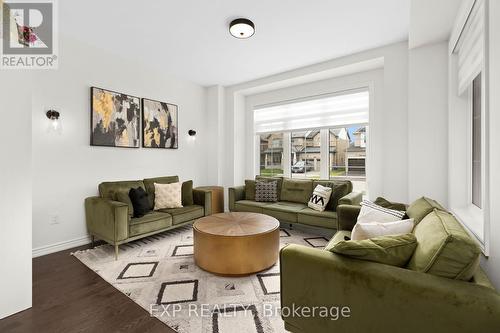 1739 Emberton Way, Innisfil, ON - Indoor Photo Showing Living Room