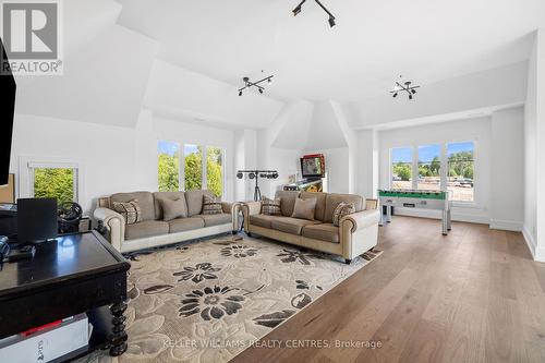 39 Orlin Chappel Court, King, ON - Indoor Photo Showing Living Room