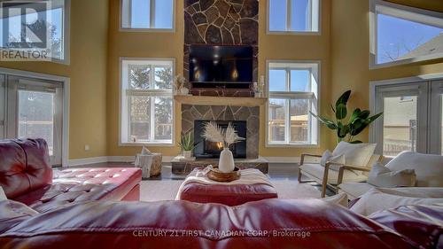 1659 Hamilton Road, London, ON - Indoor Photo Showing Living Room With Fireplace