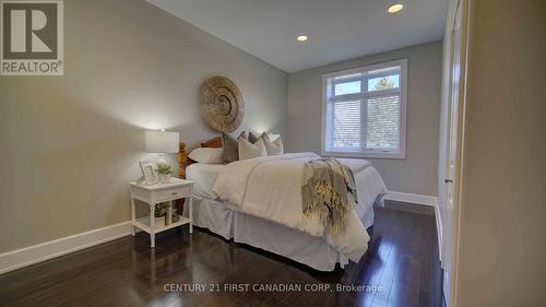 1659 Hamilton Road, London, ON - Indoor Photo Showing Bedroom