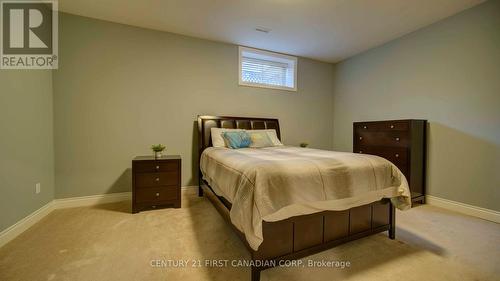 1659 Hamilton Road, London, ON - Indoor Photo Showing Bedroom