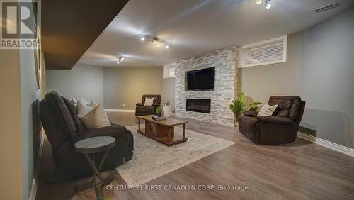 1659 Hamilton Road, London, ON - Indoor With Fireplace