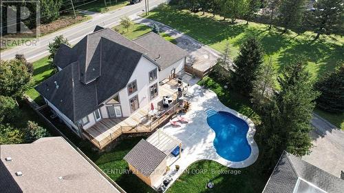 1659 Hamilton Road, London, ON - Outdoor With In Ground Pool