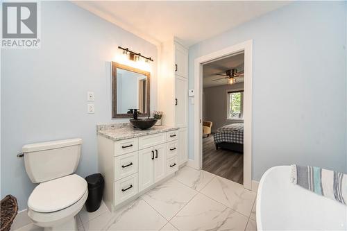 32 Flagstone Court, Riverview, NB - Indoor Photo Showing Bathroom