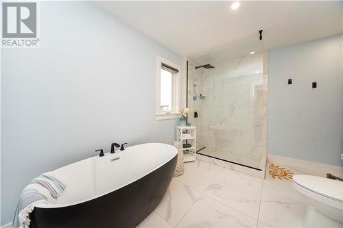 32 Flagstone Court, Riverview, NB - Indoor Photo Showing Bathroom