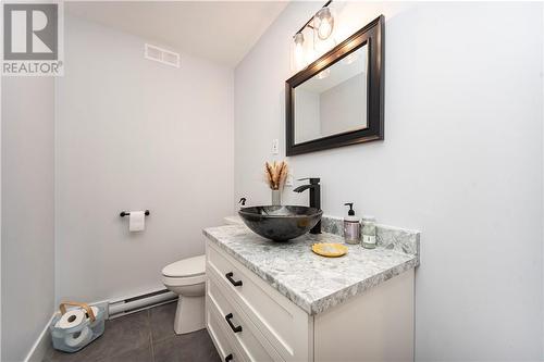 32 Flagstone Court, Riverview, NB - Indoor Photo Showing Bathroom