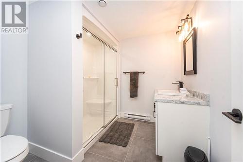 32 Flagstone Court, Riverview, NB - Indoor Photo Showing Bathroom