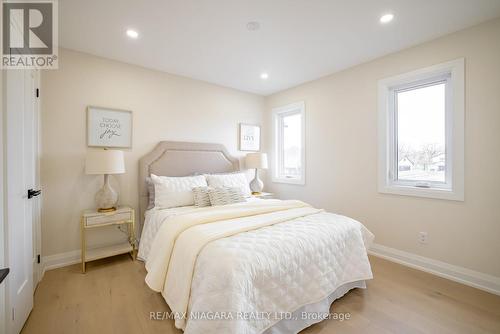 4229 Manson Lane, Lincoln, ON - Indoor Photo Showing Bedroom