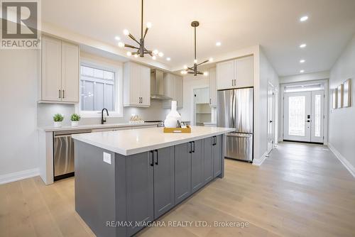 4229 Manson Lane, Lincoln, ON - Indoor Photo Showing Kitchen With Upgraded Kitchen