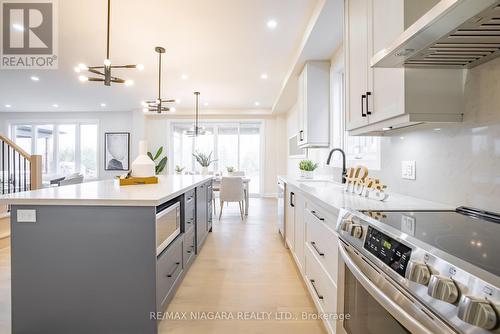 4229 Manson Lane, Lincoln, ON - Indoor Photo Showing Kitchen With Upgraded Kitchen