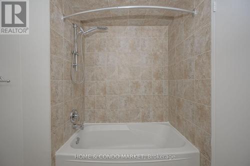 604 - 200 Robert Speck Parkway, Mississauga, ON - Indoor Photo Showing Bathroom