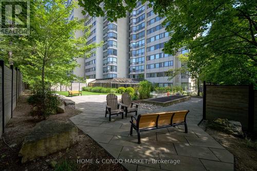 604 - 200 Robert Speck Parkway, Mississauga, ON - Outdoor