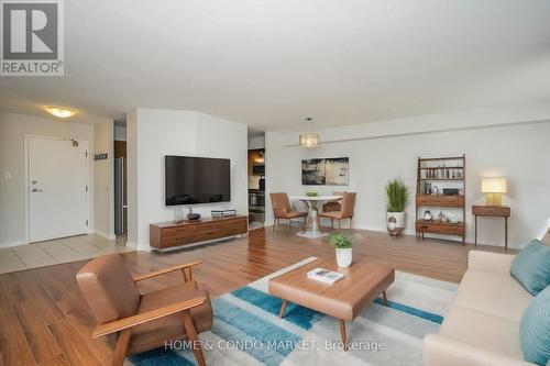 604 - 200 Robert Speck Parkway, Mississauga, ON - Indoor Photo Showing Living Room