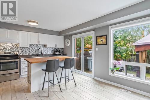 656 Julia Avenue, Burlington, ON - Indoor Photo Showing Kitchen With Upgraded Kitchen