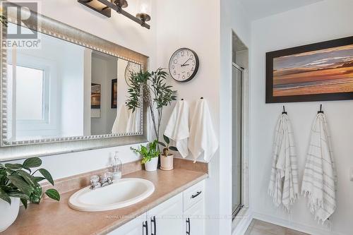 656 Julia Avenue, Burlington, ON - Indoor Photo Showing Bathroom